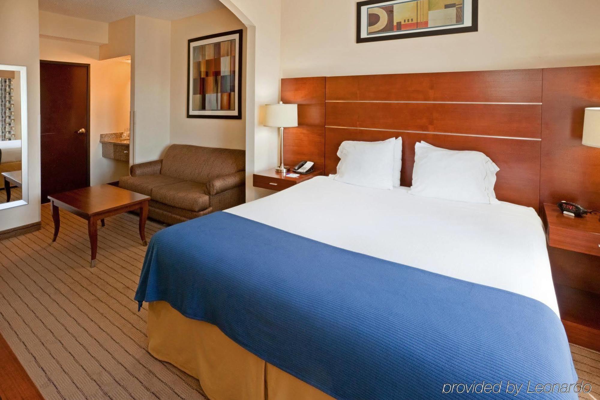 Hotel Holiday Express & - Park Central Northeast By Ihg