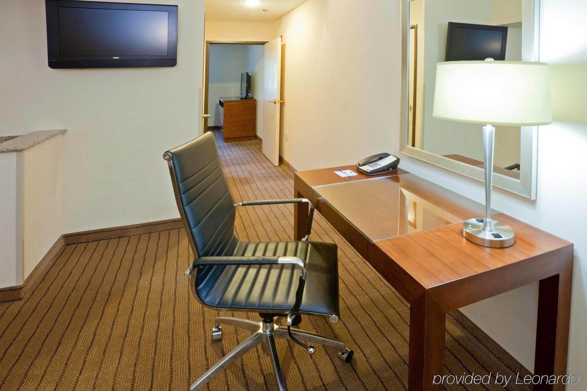 Hotel Holiday Express & - Park Central Northeast By Ihg 3*