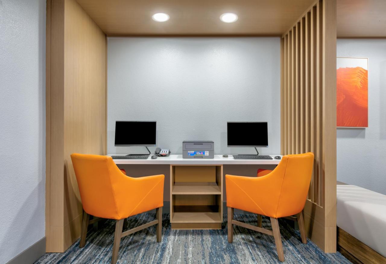 Express & - Park Northeast By Ihg Hotel